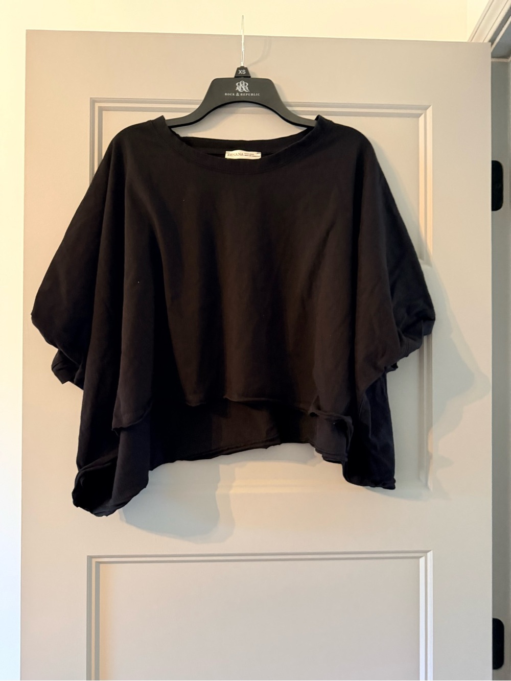 Zenana Outfitters Black Boxy Cropped Tee
